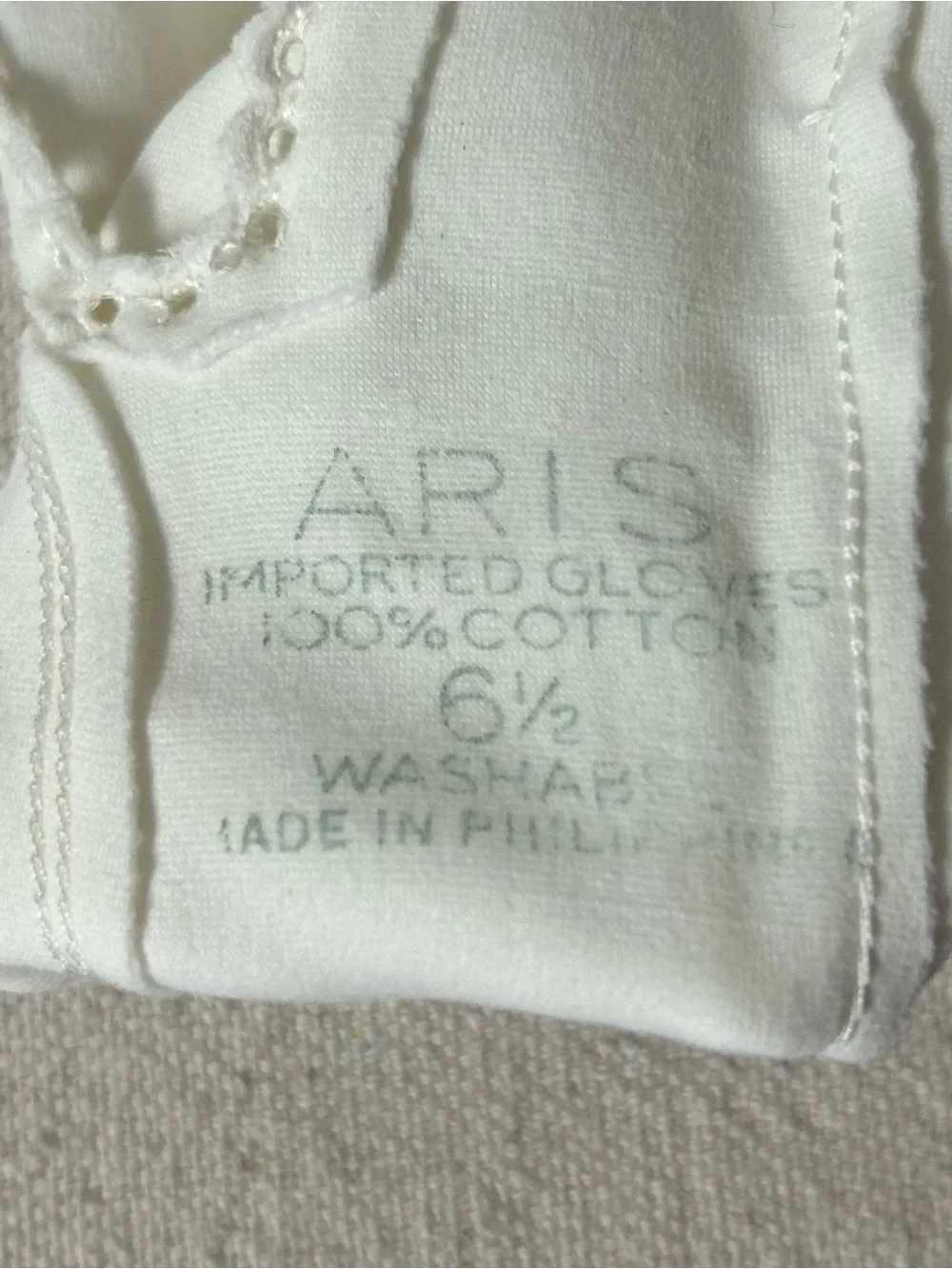 Vintage Aris Gloves Women’s 6.5 White 100% Cotton Embroidered Wrist Length